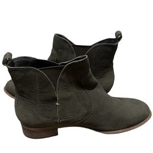 NINE WEST JUPITER BOOTIE Women’s Boot Size 7 1/2M Tan Suede Leather